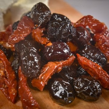 1000 G Kurutulmuş Domatesli Sele Zeytin